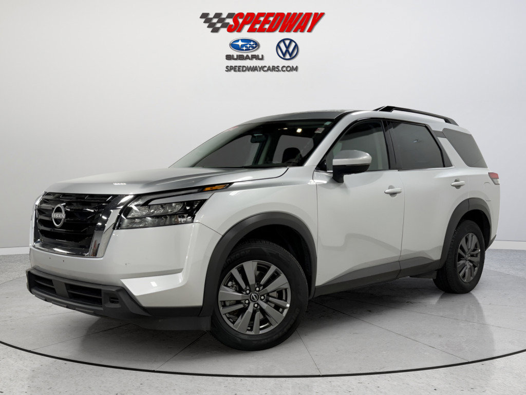 Used 2024 Nissan Pathfinder SV image 3