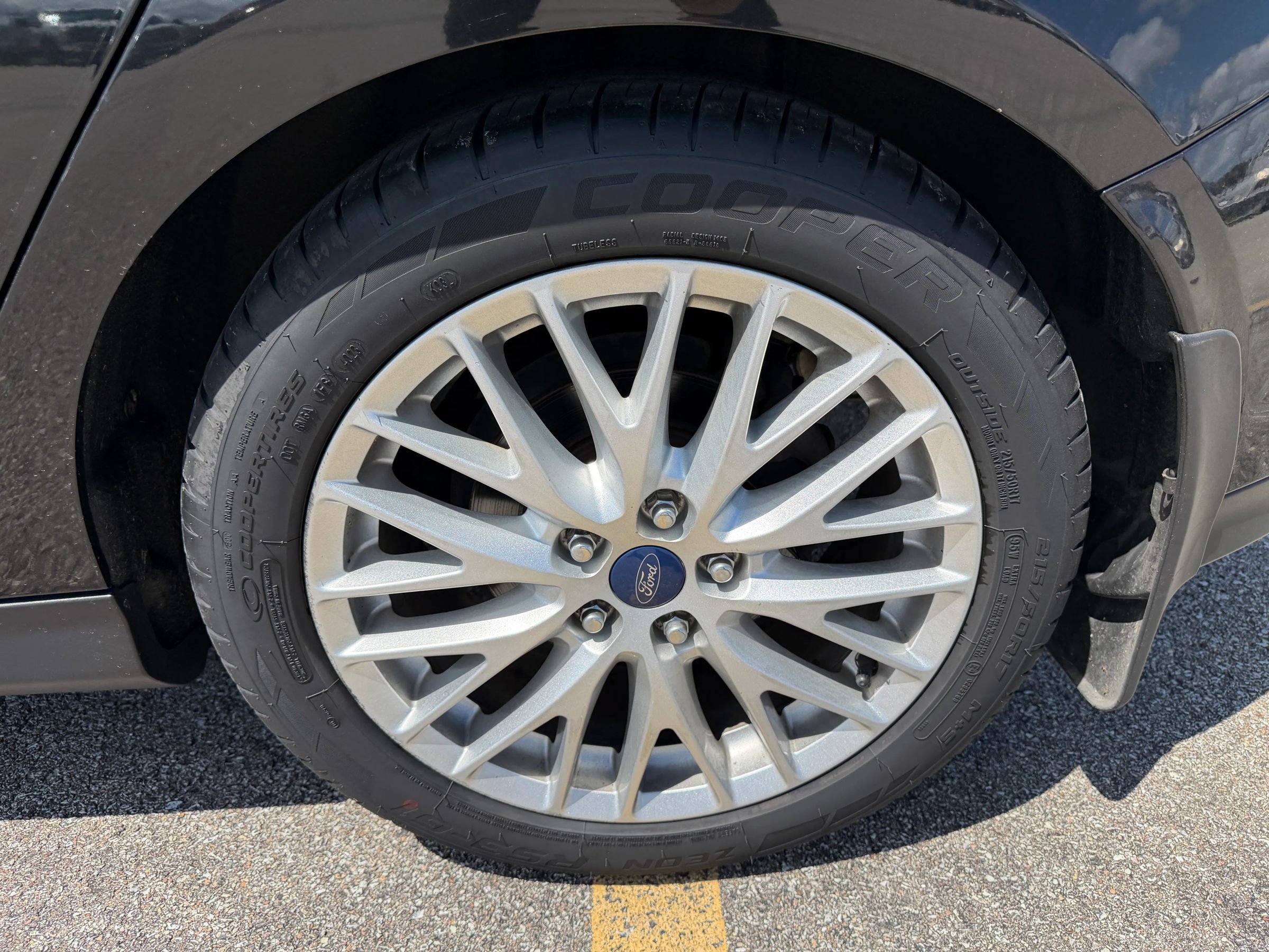 Used 2014 Ford Focus Titanium FWD image 2