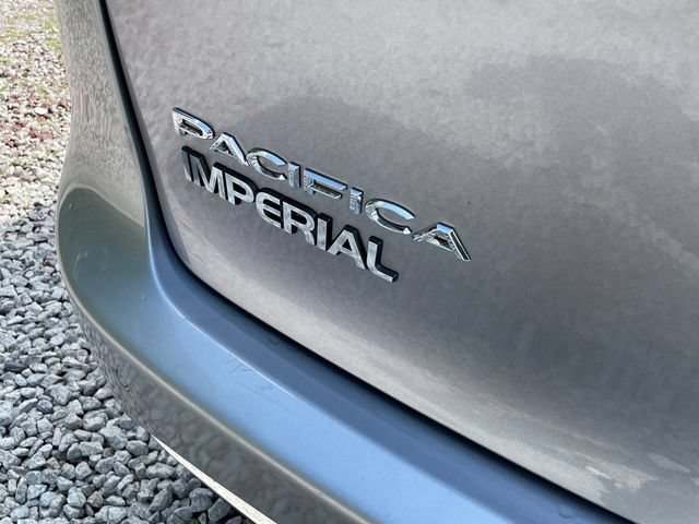 Used 2021 Chrysler Pacifica Touring-L FWD image 13