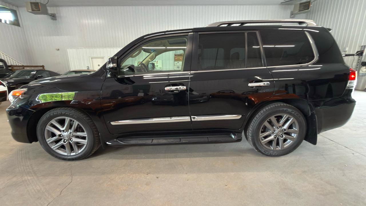 Used 2013 Lexus LX 570 4WD image 3