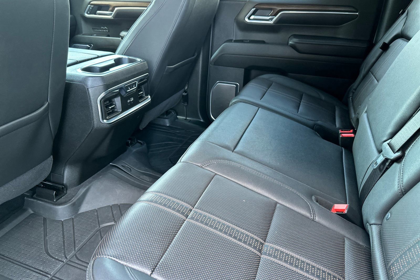 Certified 2025 Chevrolet Silverado 1500 High Country w/ Midnight Edition image 13