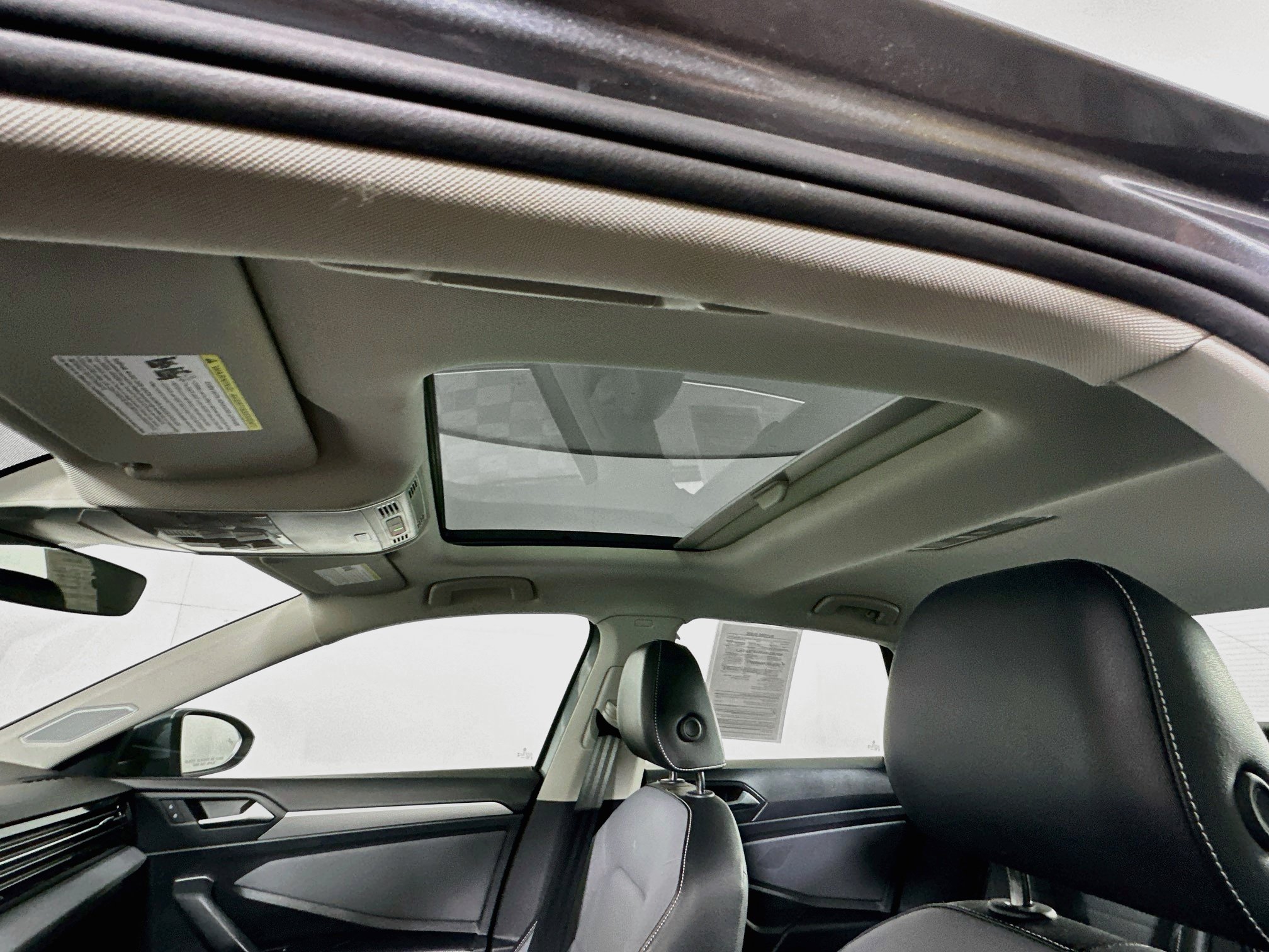 Used 2025 Volkswagen Jetta SE FWD image 25