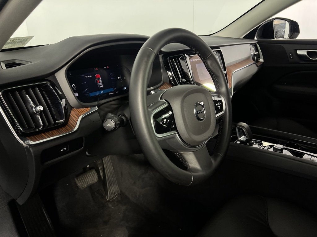 Used 2025 Volvo V60 B5 Cross Country Plus image 22