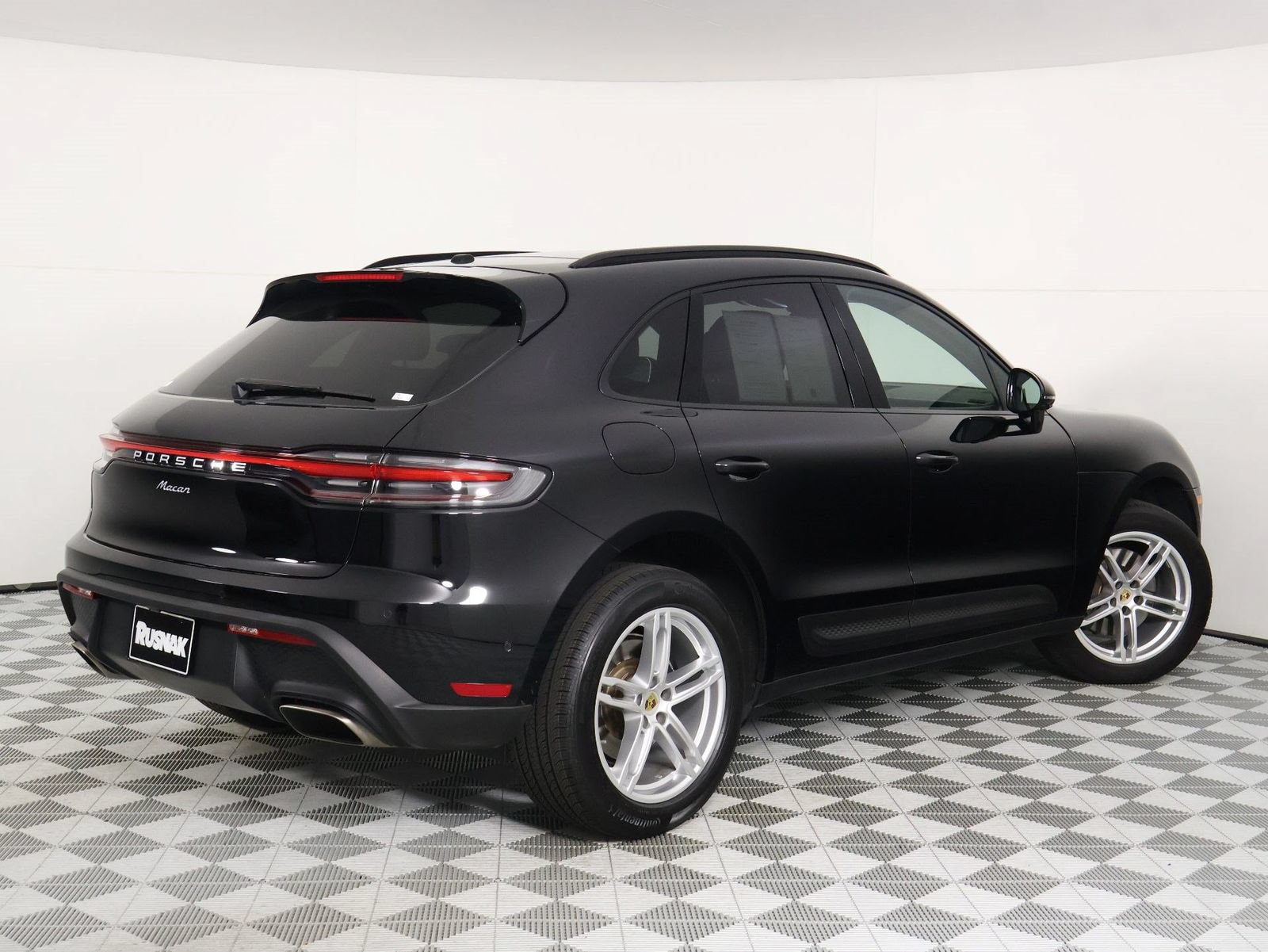 Certified 2023 Porsche Macan AWD/4WD image 7