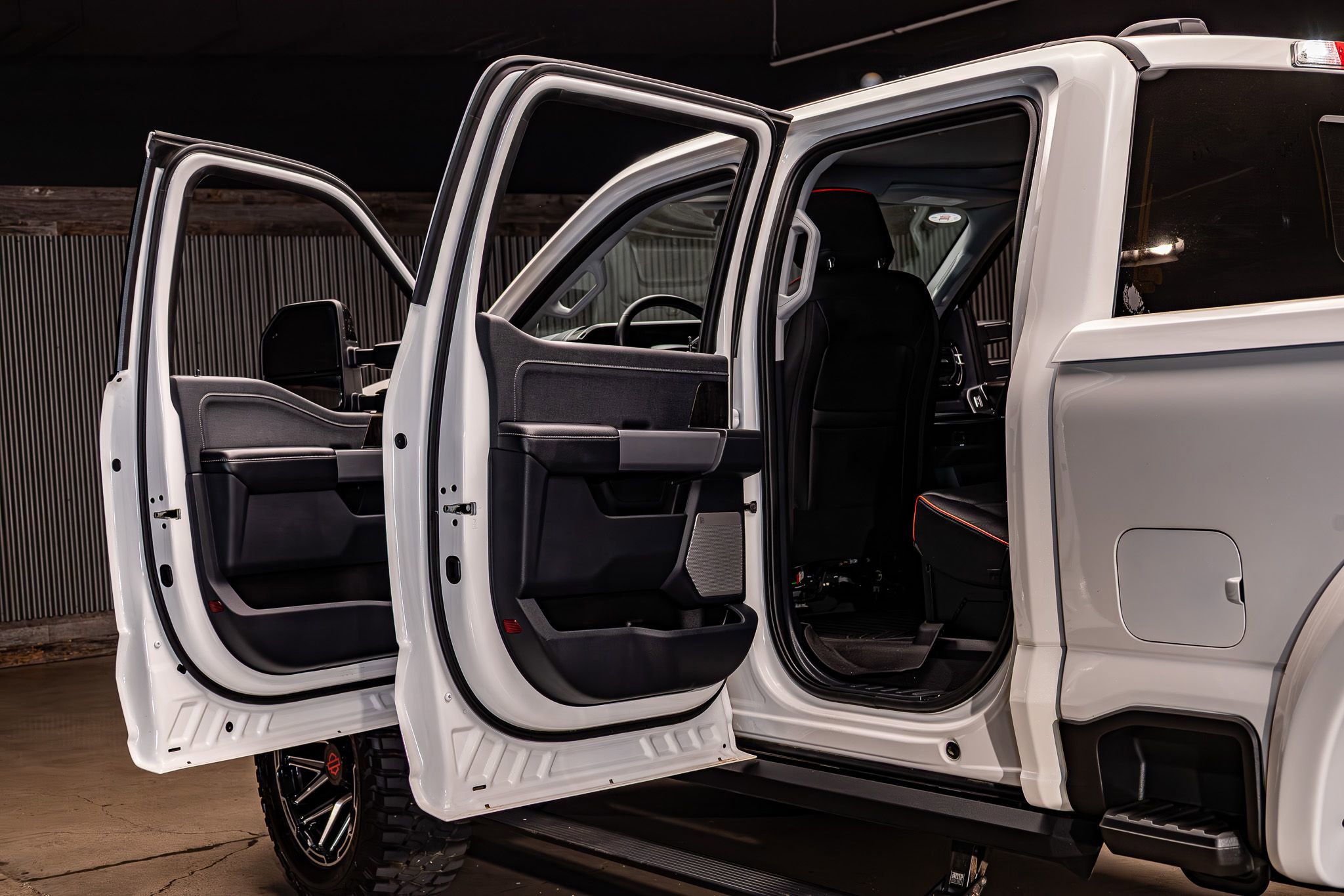 Used 2024 Ford F250 Lariat w/ Lariat Ultimate Package image 26