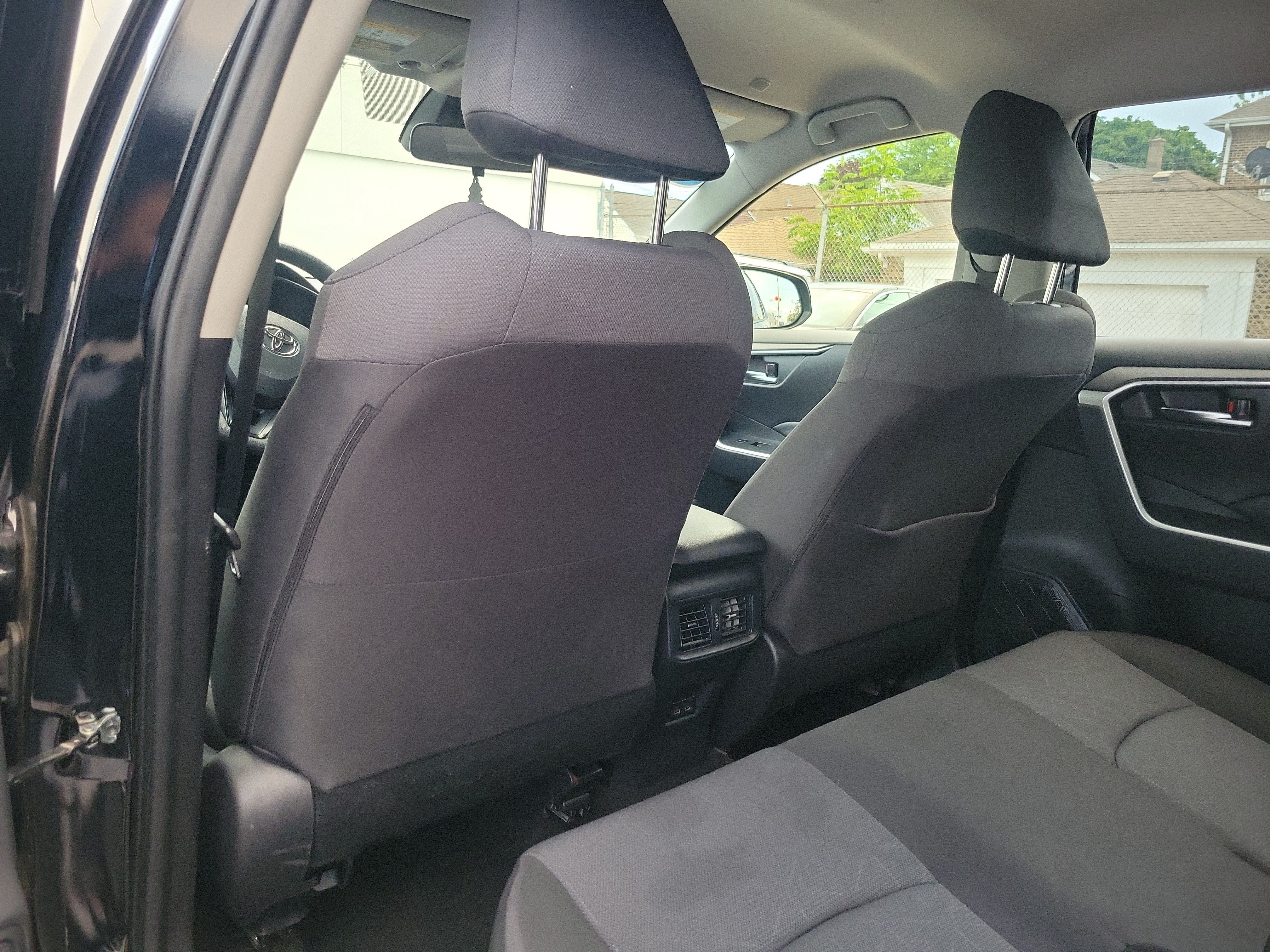 Used 2025 Toyota RAV4 XLE AWD/4WD image 11