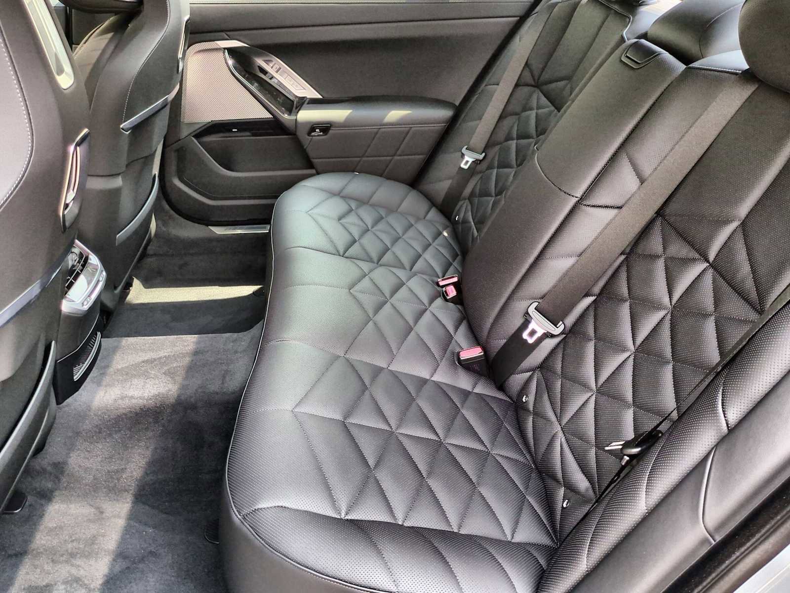 New 2025 BMW 740i xDrive AWD/4WD image 21