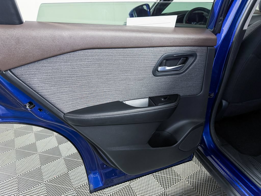 Certified 2023 Nissan Rogue SV FWD image 41