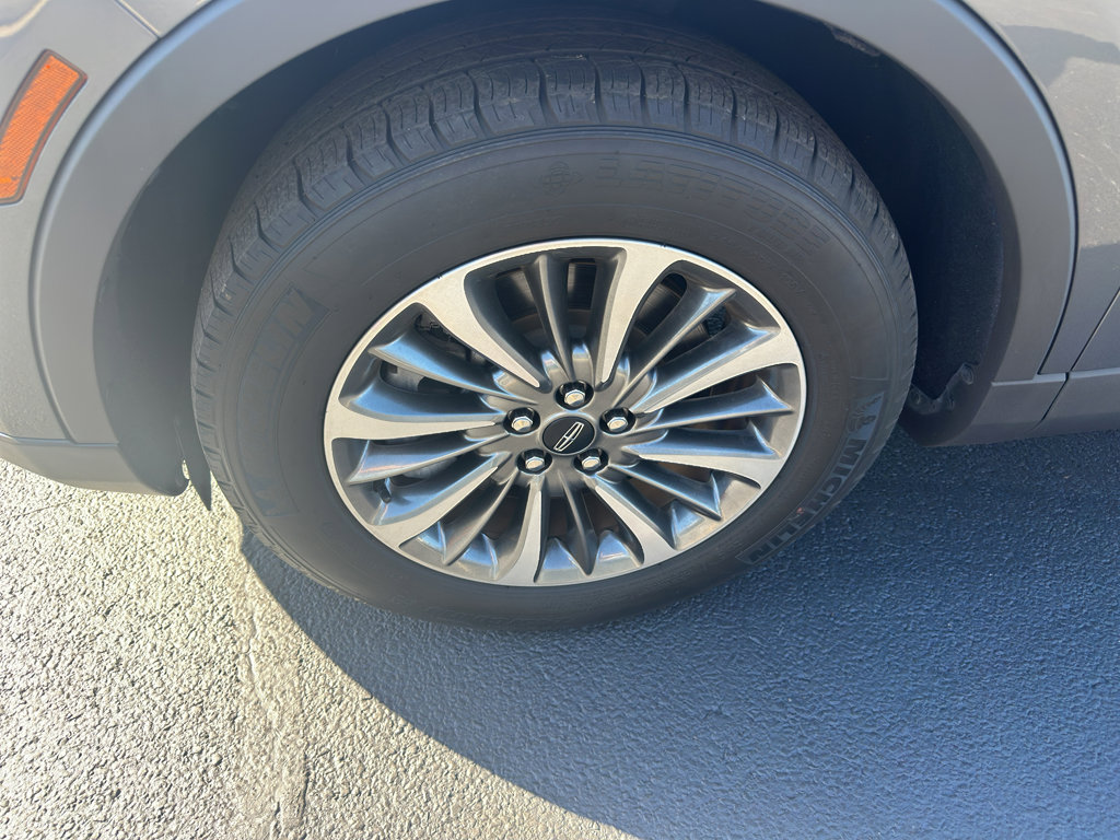 Used 2022 Lincoln Nautilus FWD w/ Premium Package image 7