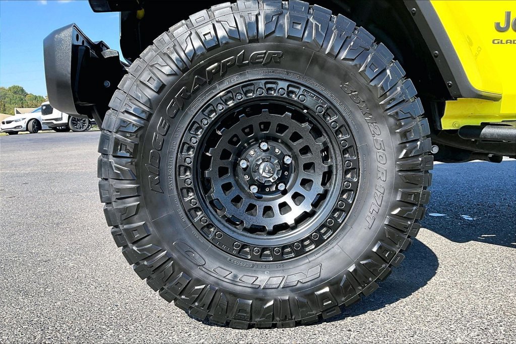 Used 2023 Jeep Gladiator Sport AWD/4WD image 35