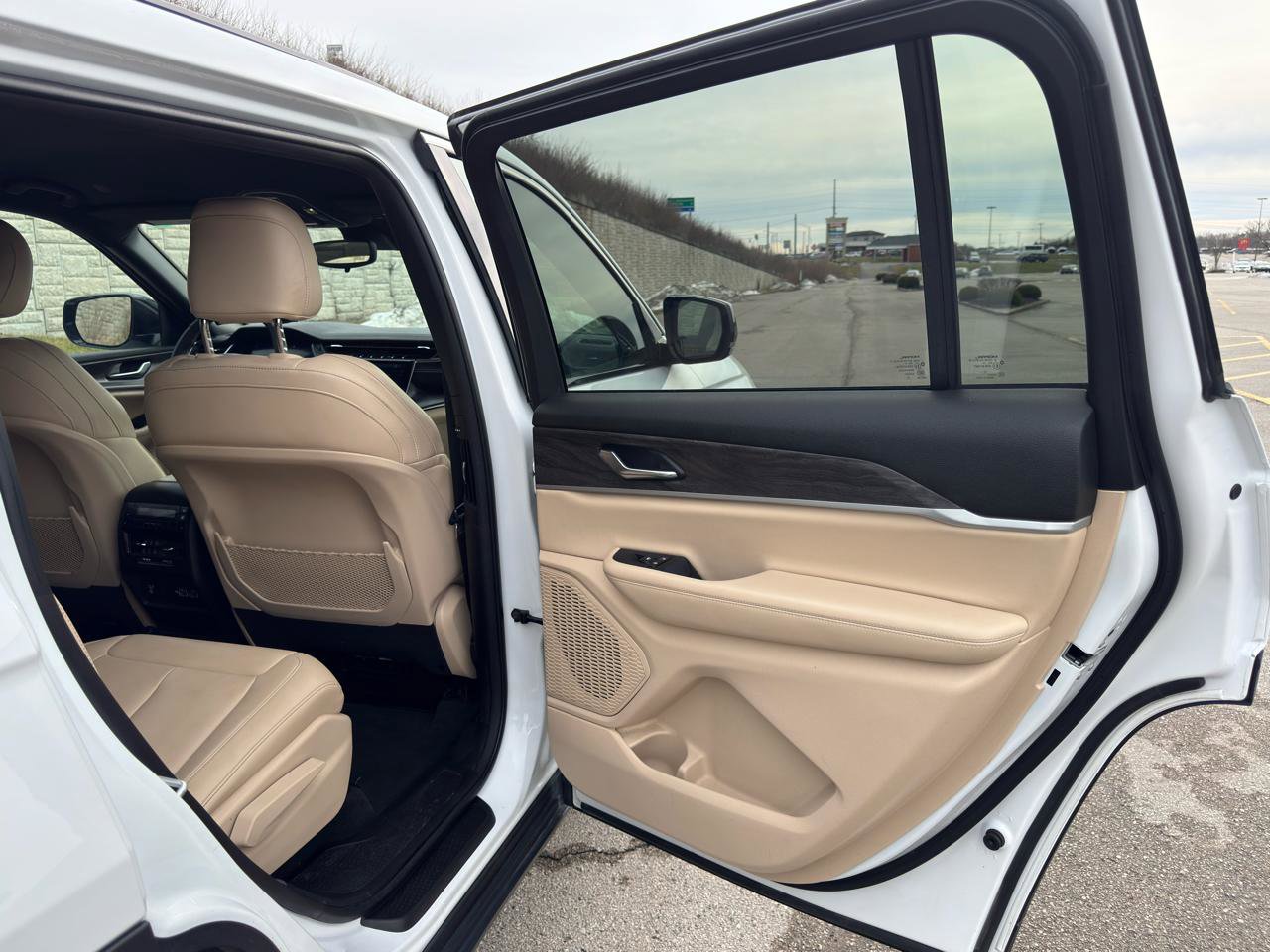 Used 2024 Jeep Grand Cherokee L Limited image 41