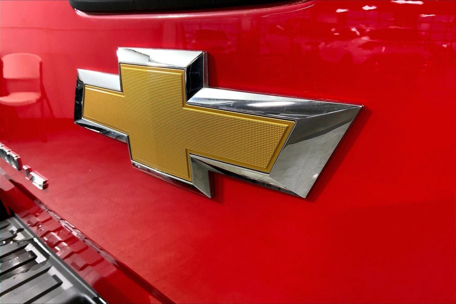 Used 2019 Chevrolet Colorado W/T w/ Custom Special Edition image 8