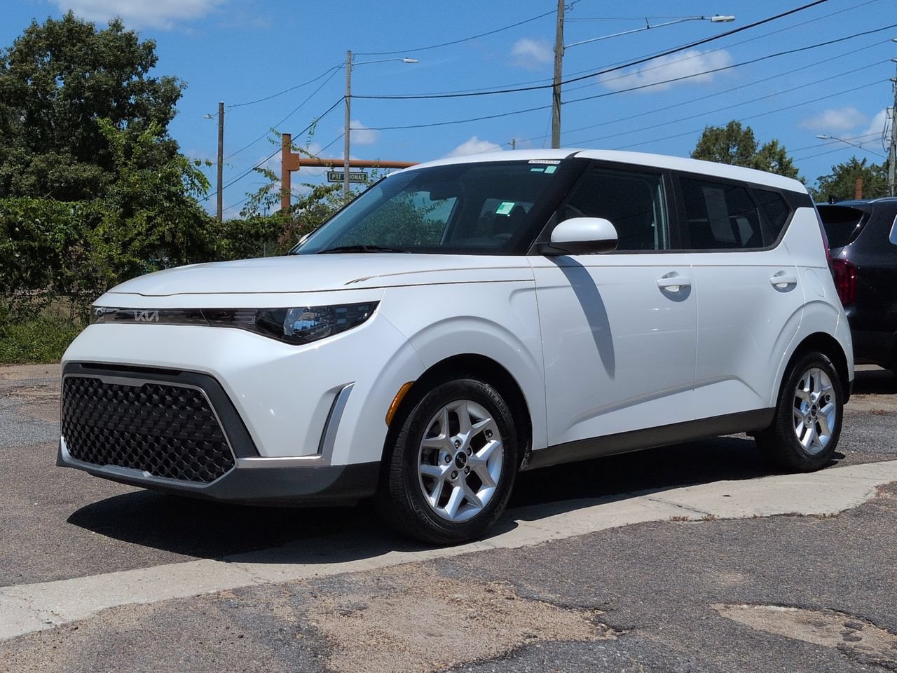 Certified 2023 Kia Soul LX w/ LX Technology Package FWD image 2