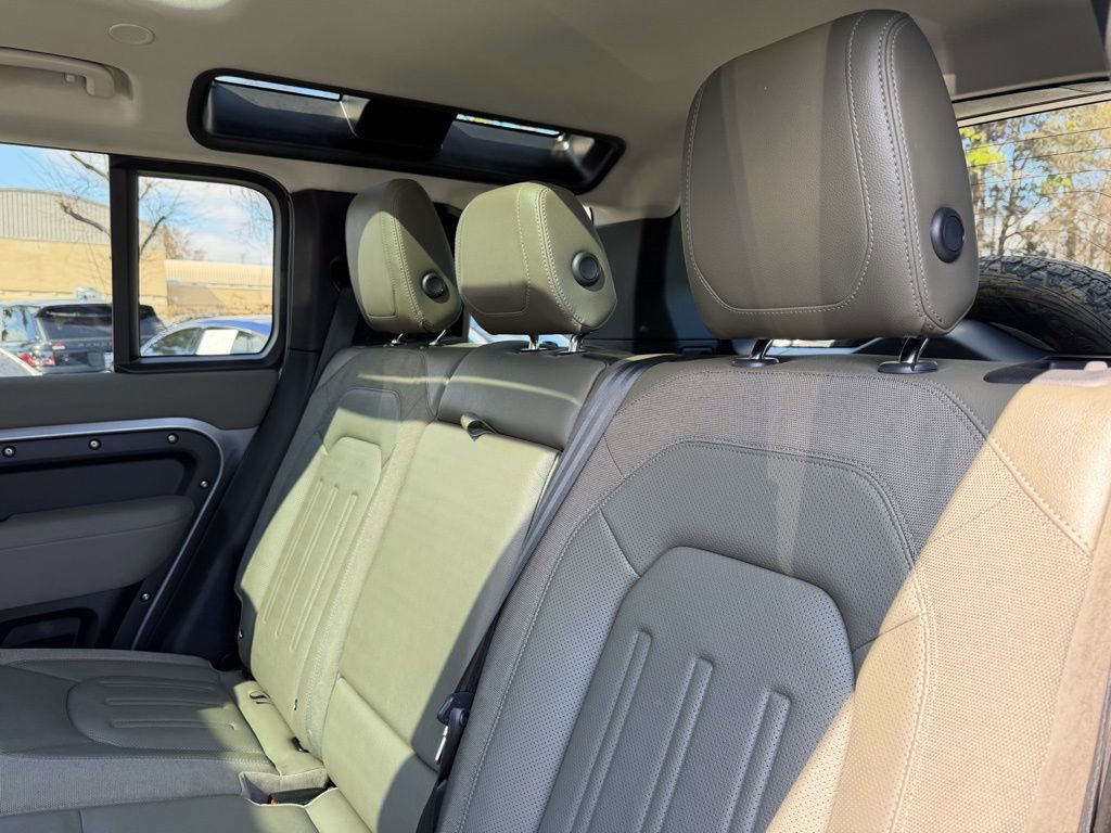 Used 2020 Land Rover Defender 110 SE image 22