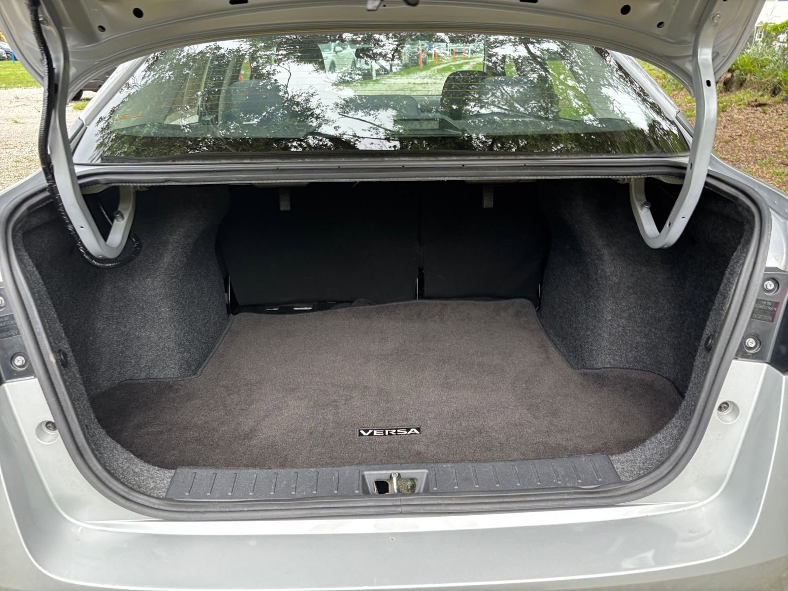 Used 2025 Nissan Versa SV w/ Trunk Package FWD image 31