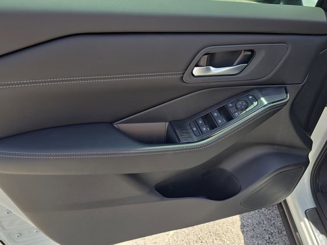 New 2026 Nissan Rogue SV FWD image 18