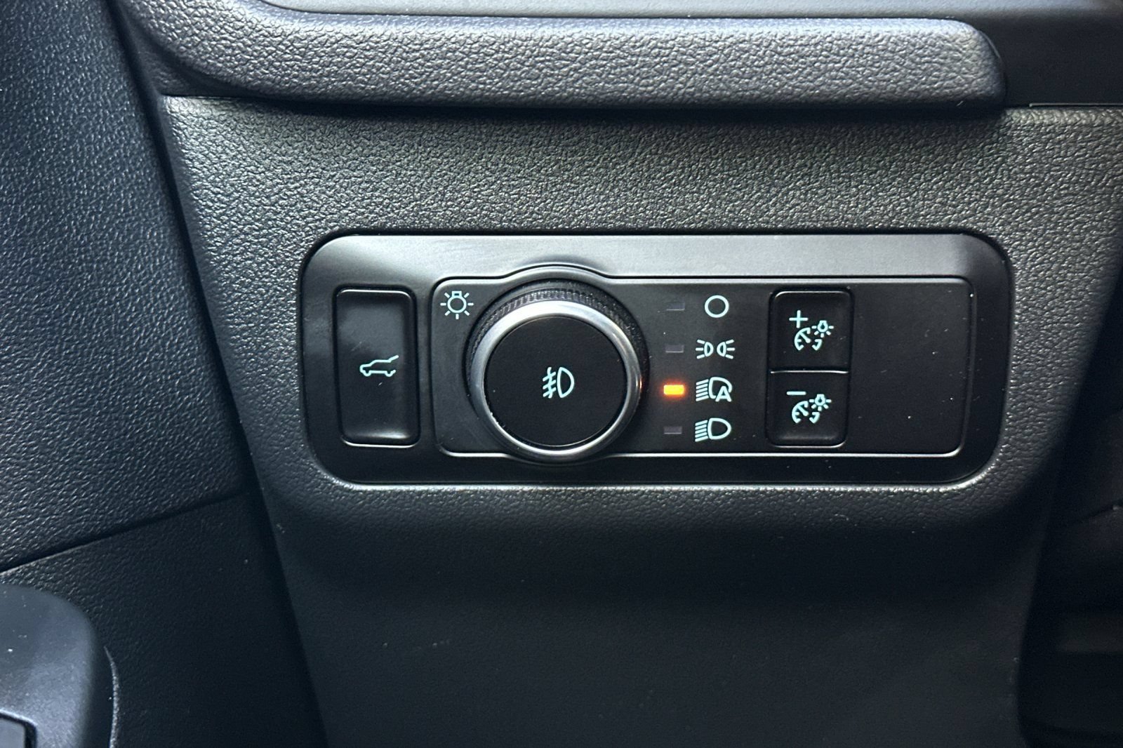 Used 2025 Ford Escape Platinum AWD/4WD image 36