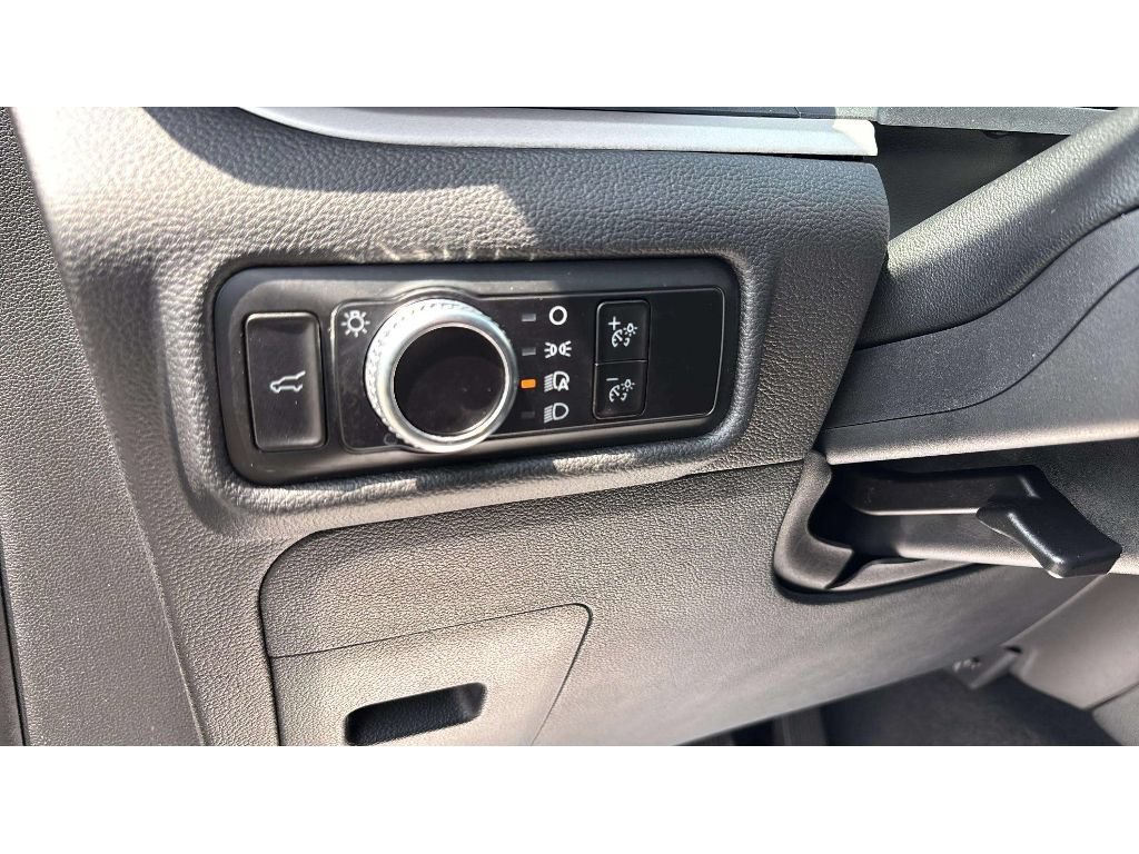 Used 2023 Ford Explorer XLT AWD/4WD image 21