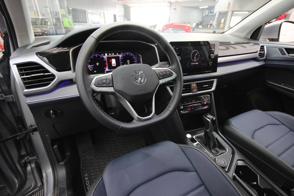 Used 2025 Volkswagen Taos SEL AWD/4WD image 18