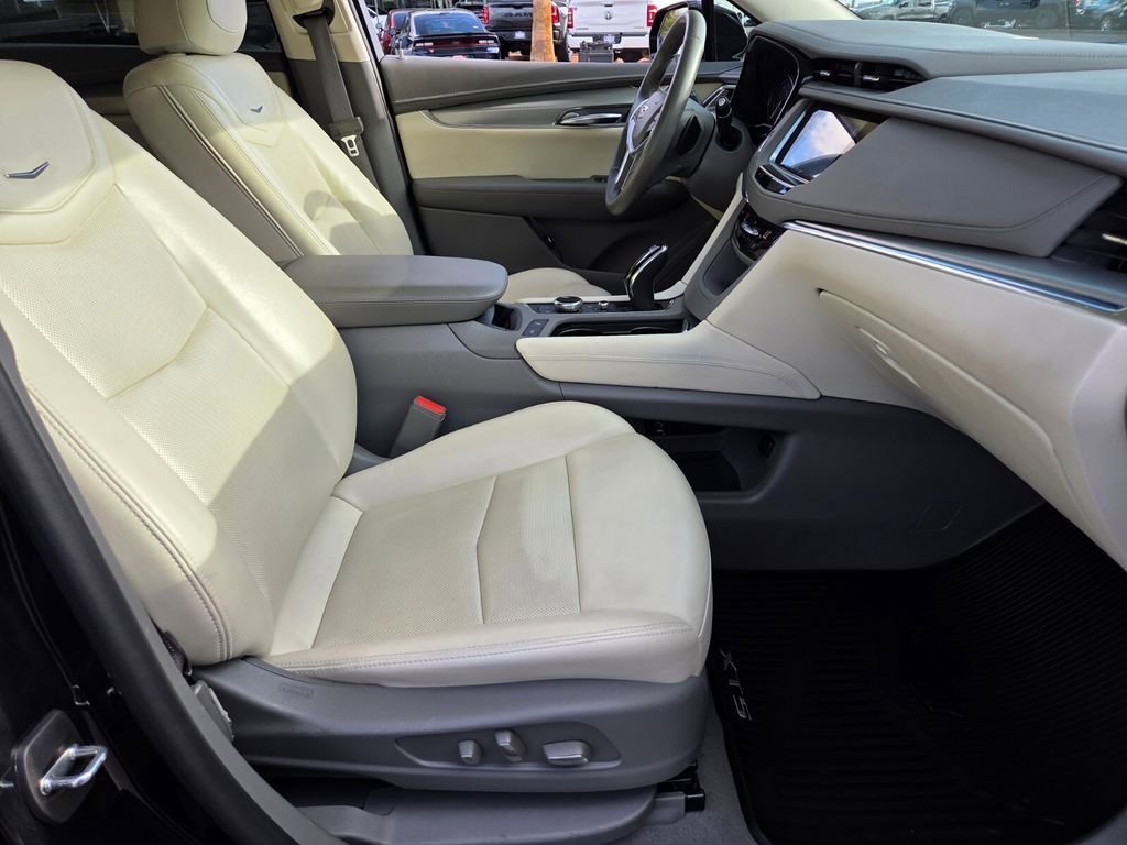Used 2022 Cadillac XT5 Premium Luxury w/ Technology Package AWD/4WD image 20