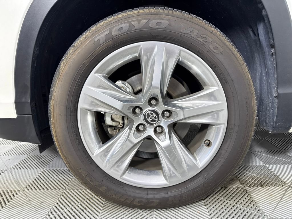 Used 2017 Toyota Highlander Limited image 18