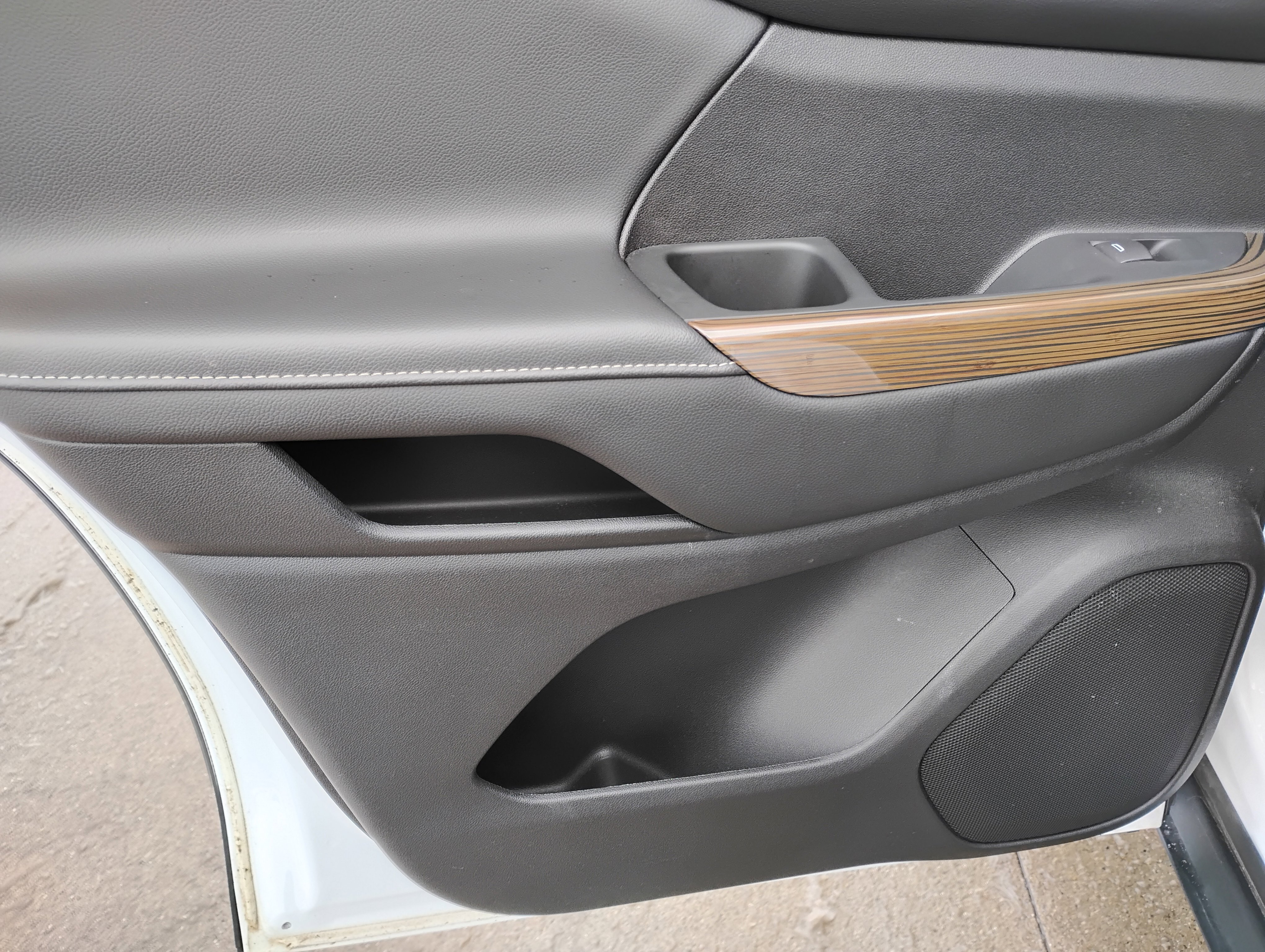 Used 2022 GMC Acadia SLE w/ Driver Convenience Package image 16