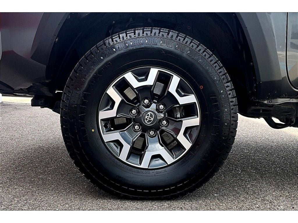Used 2022 Toyota Tacoma TRD Off-Road AWD/4WD image 9