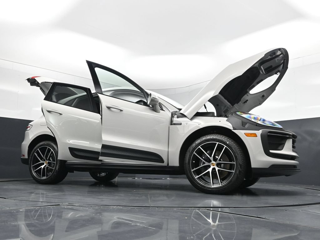 New 2026 Porsche Macan AWD/4WD image 33