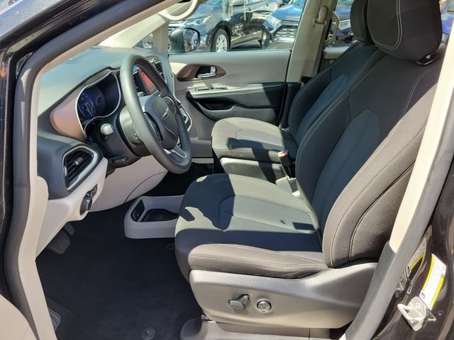 Used 2023 Chrysler Voyager LX FWD image 19