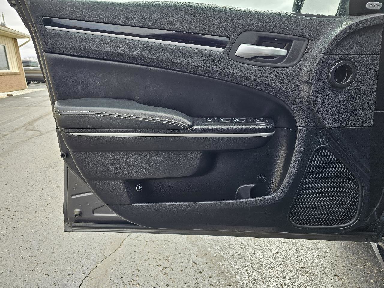 Used 2019 Chrysler 300 S image 4