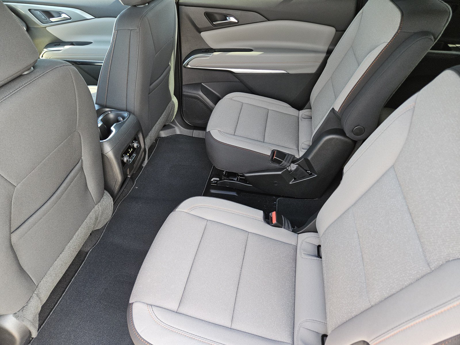 New 2027 Chevrolet Traverse LT w/ Midnight/Sport Edition FWD image 19