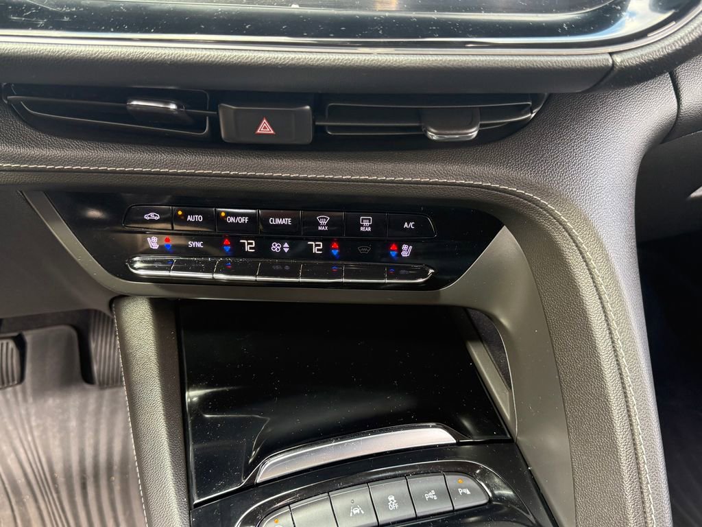 Used 2022 Buick Envision Avenir w/ Technology Package II image 12