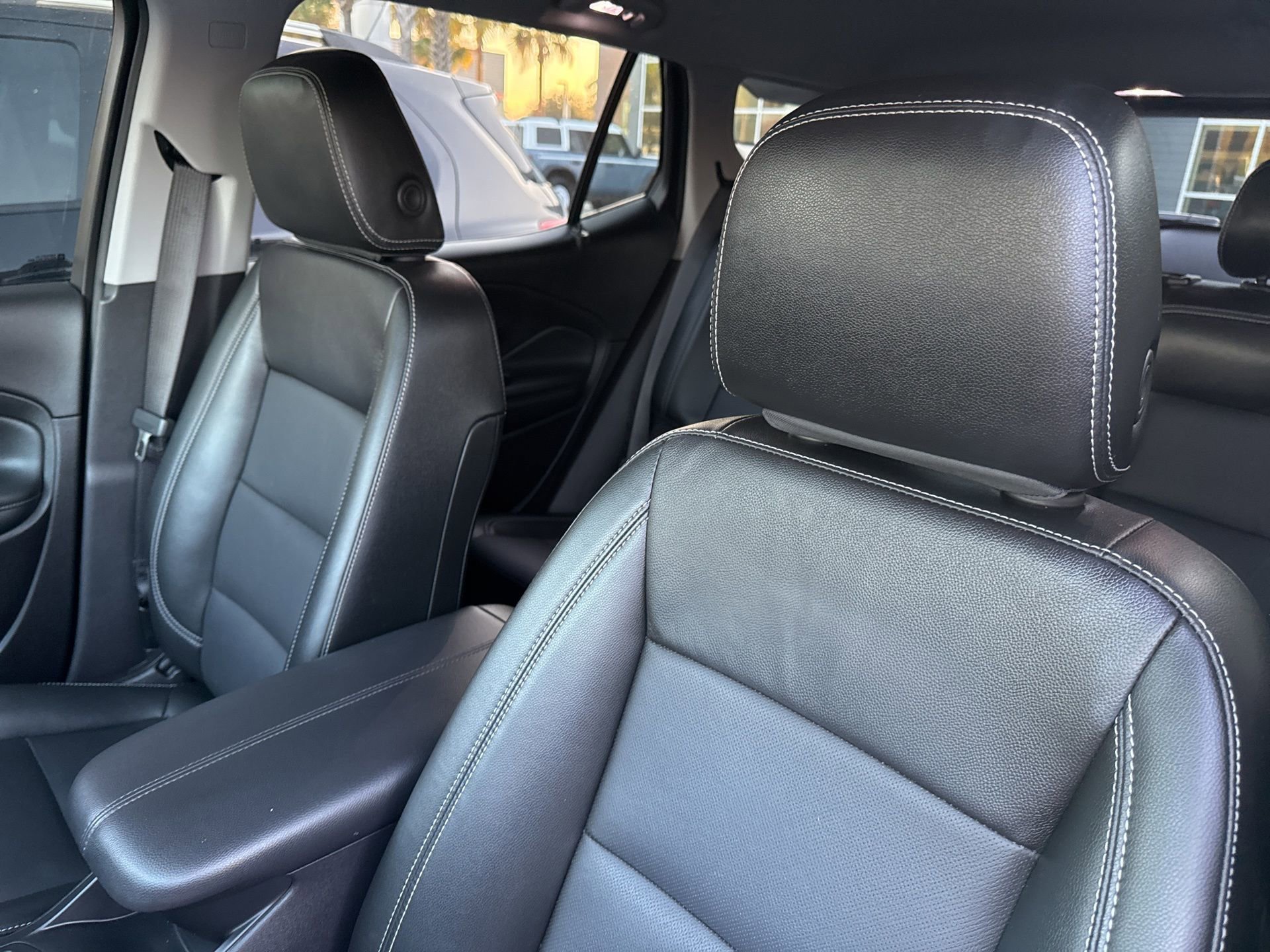 Used 2024 GMC Terrain SLT image 16