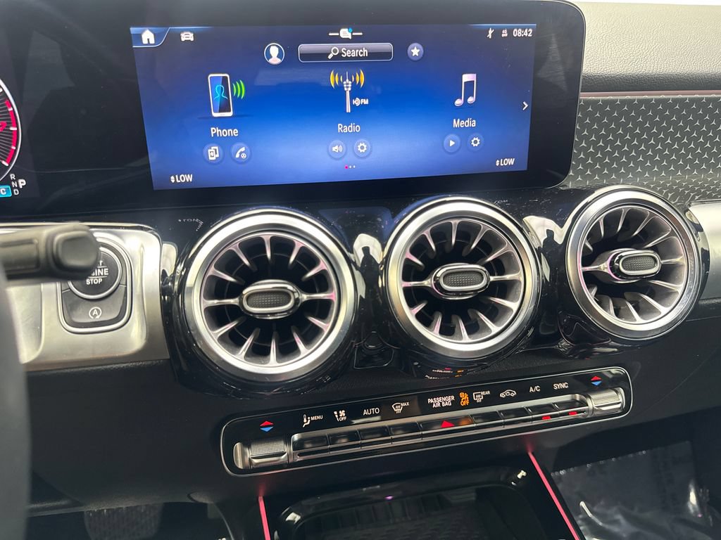 Used 2025 Mercedes-Benz GLB 250 4MATIC image 59