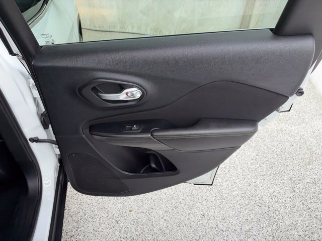 Used 2016 Jeep Cherokee Latitude w/ Safety/Convenience Group FWD image 22