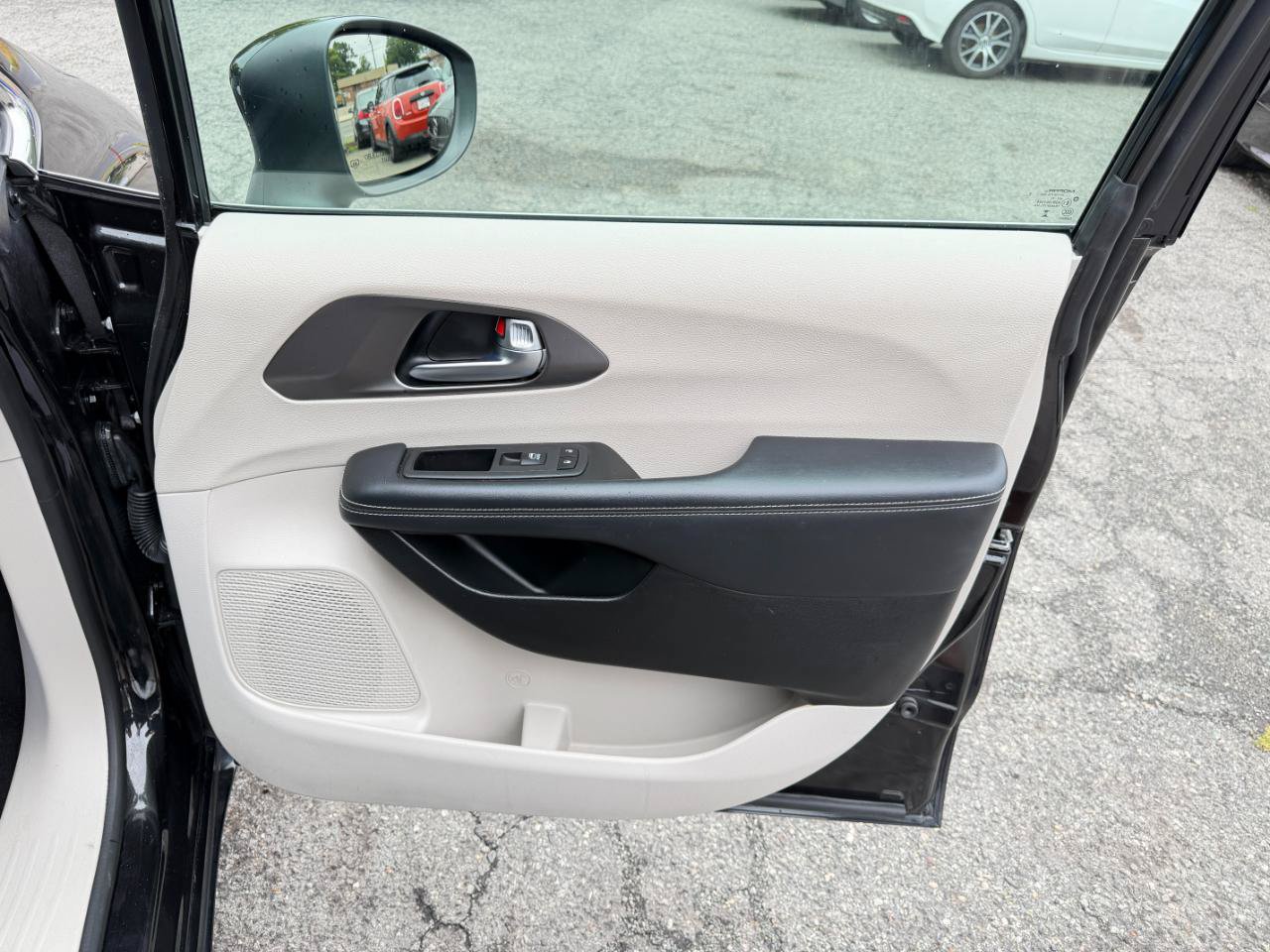 Used 2023 Chrysler Pacifica Touring-L FWD image 54