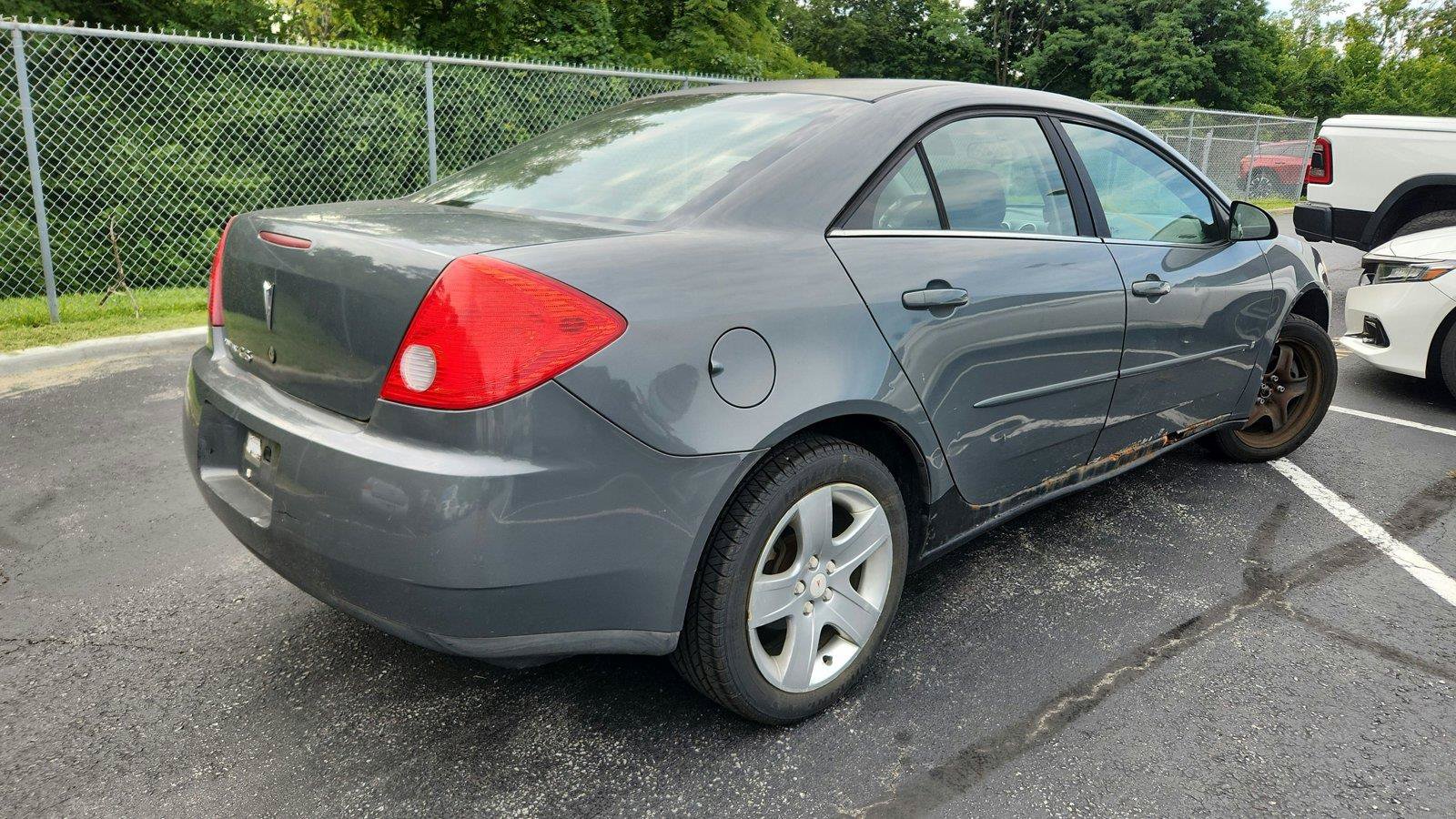 Used 2008 Pontiac G6 Sedan FWD image 2