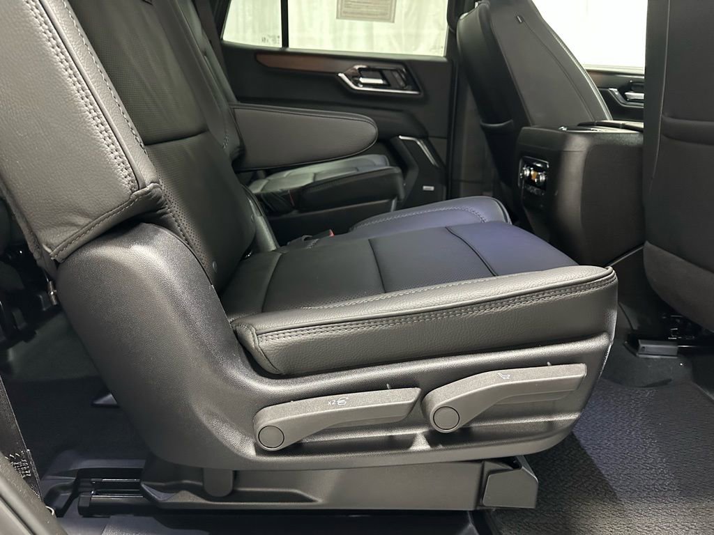 Used 2025 GMC Yukon Denali w/ Sun & Power Step Package image 49