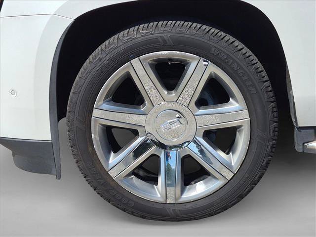 Used 2018 Cadillac Escalade Luxury AWD/4WD image 27