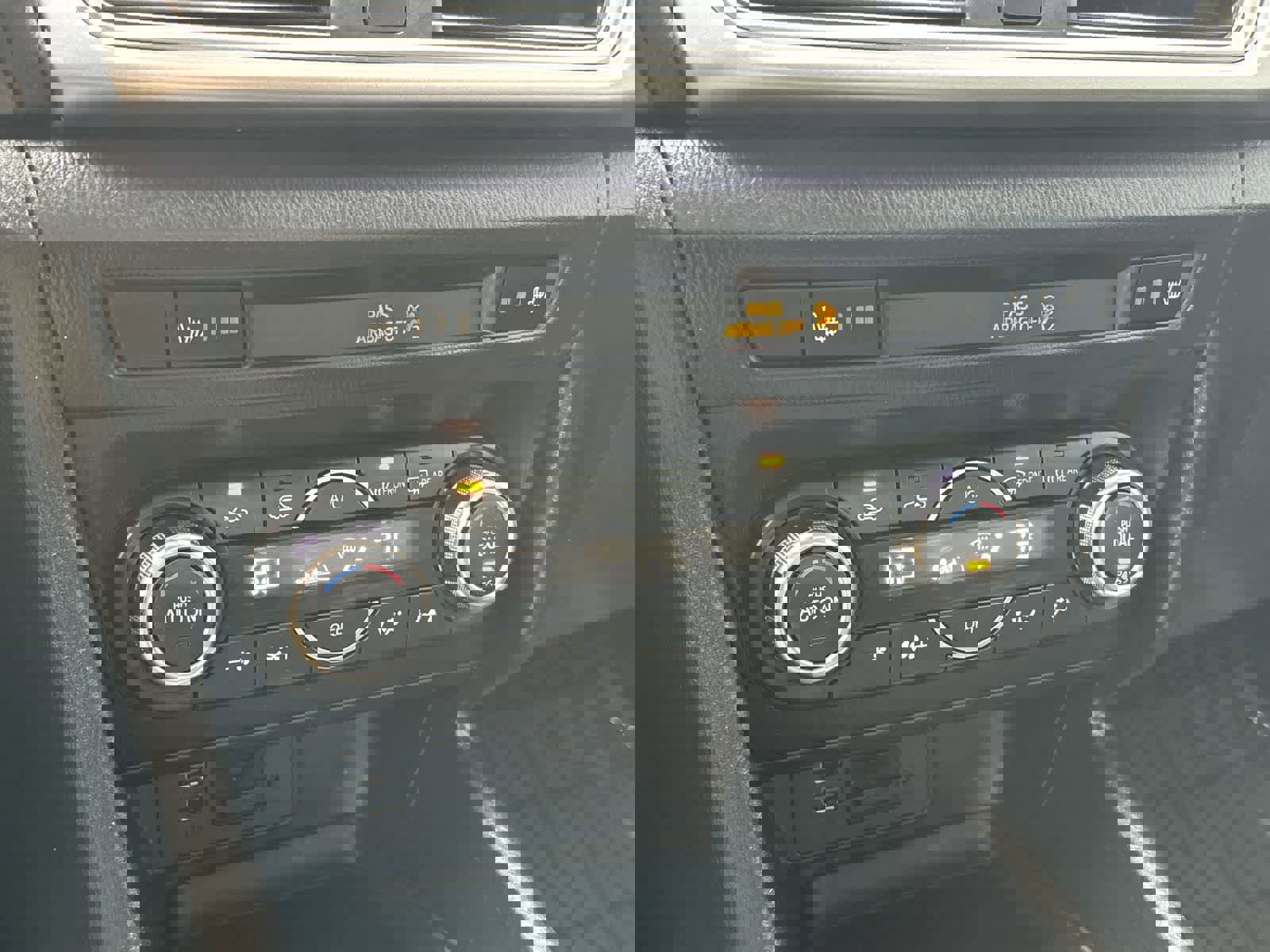 Used 2018 MAZDA MAZDA3 Touring image 22