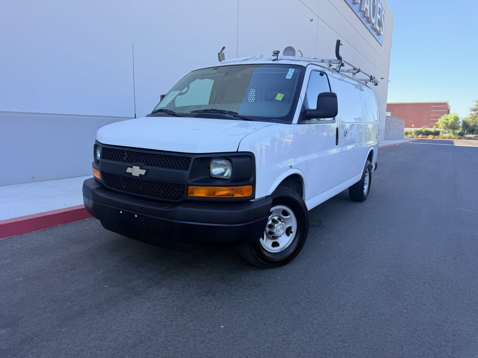 Used 2015 Chevrolet Express 2500 RWD image 17