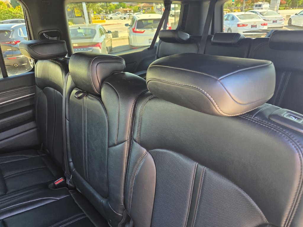 Certified 2024 Jeep Wagoneer L Series II w/ Flexible Seating Group RWD image 17