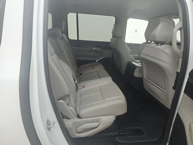 Used 2024 Jeep Wagoneer L Series II w/ Flexible Seating Group AWD/4WD image 21