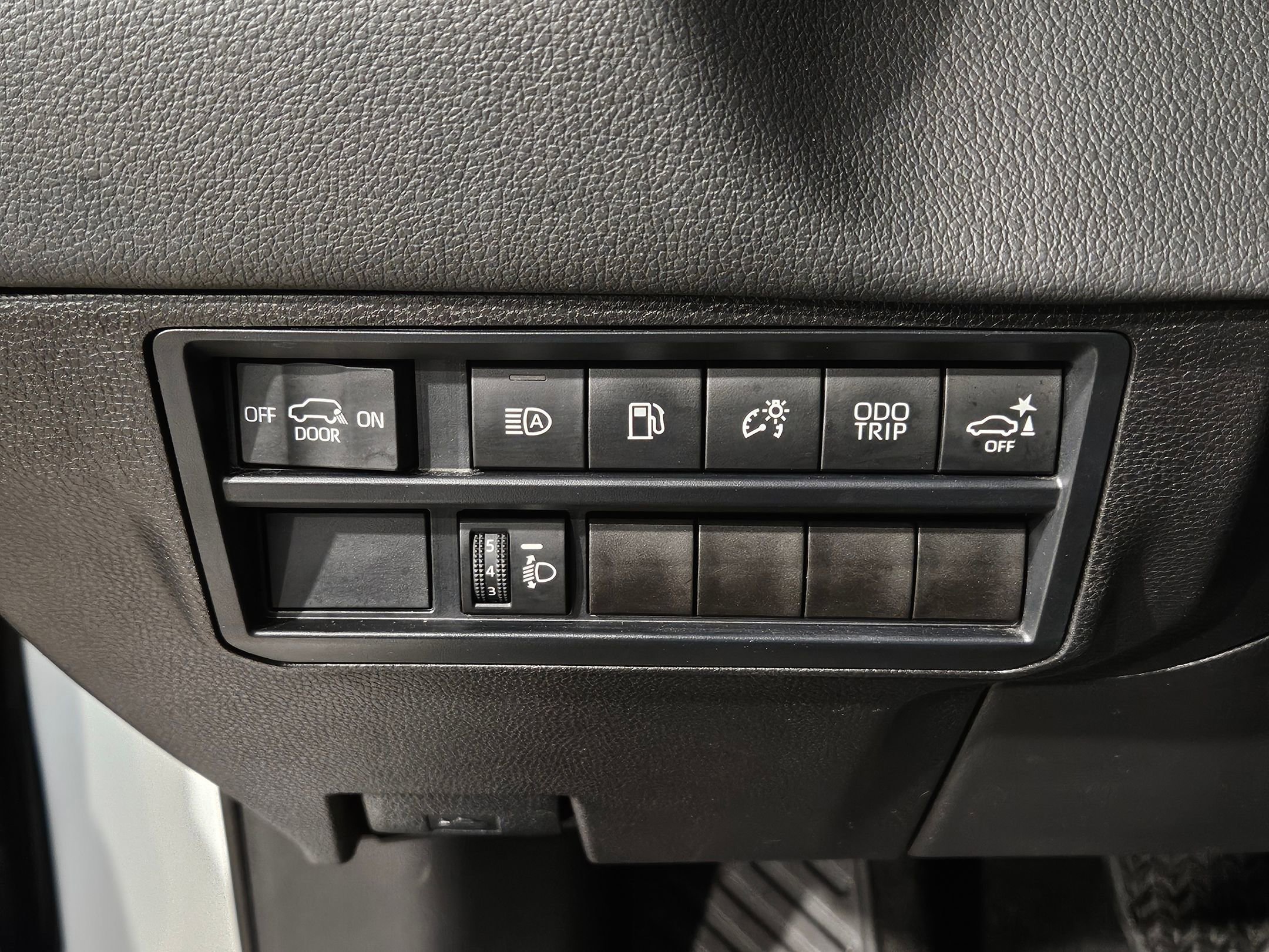 Certified 2025 Toyota Sequoia SR5 image 25