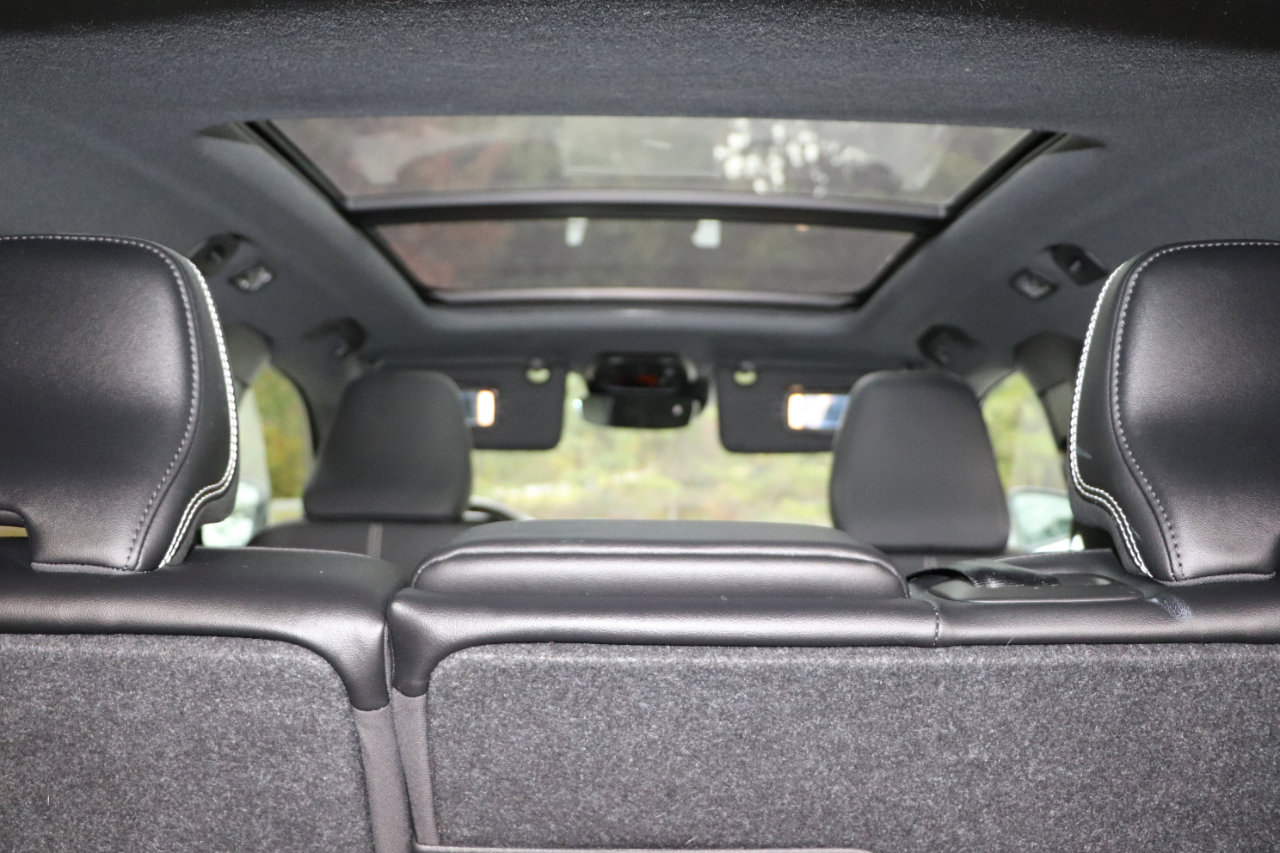 Used 2021 Volvo XC40 T5 R-Design w/ Advanced Package image 9