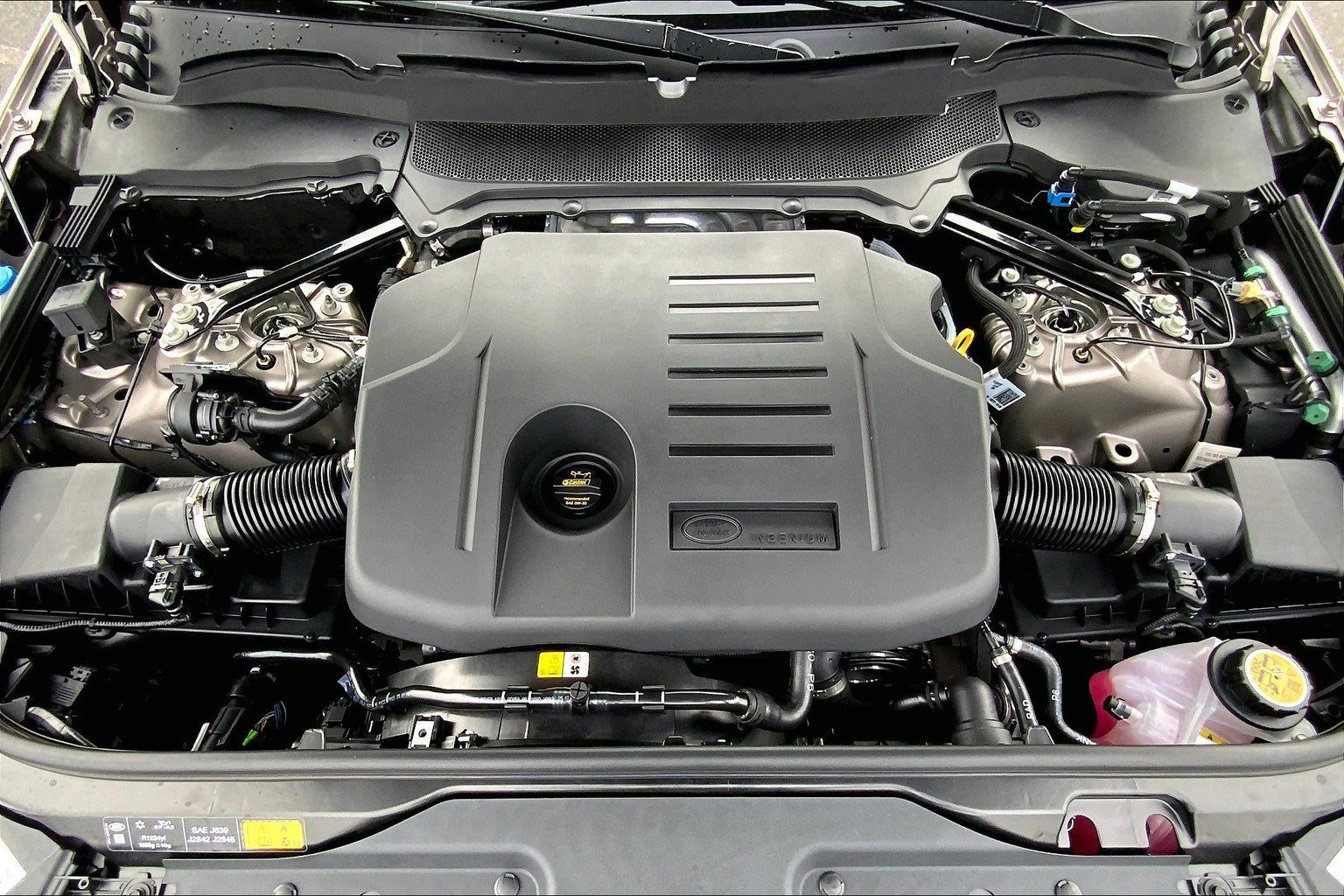 New 2025 Land Rover Discovery Dynamic SE image 12