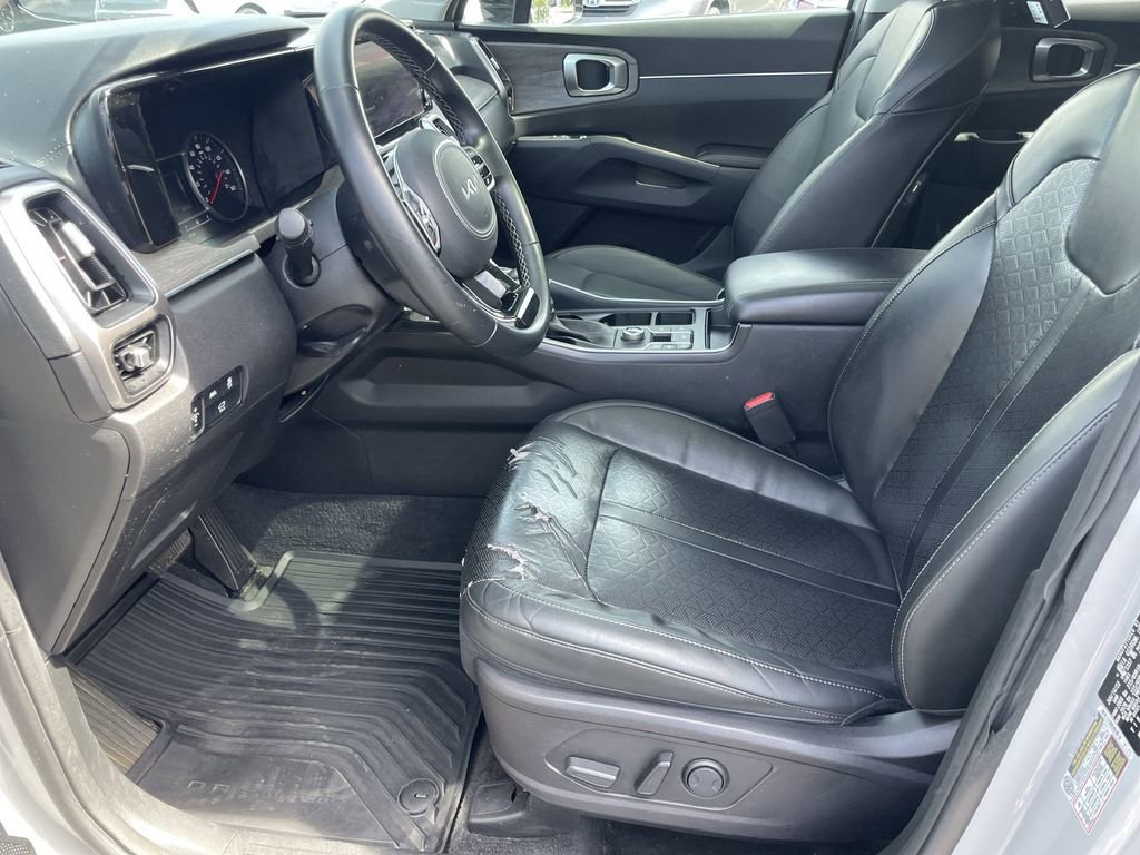 Certified 2022 Kia Sorento EX w/ Panoramic Sunroof Package image 8