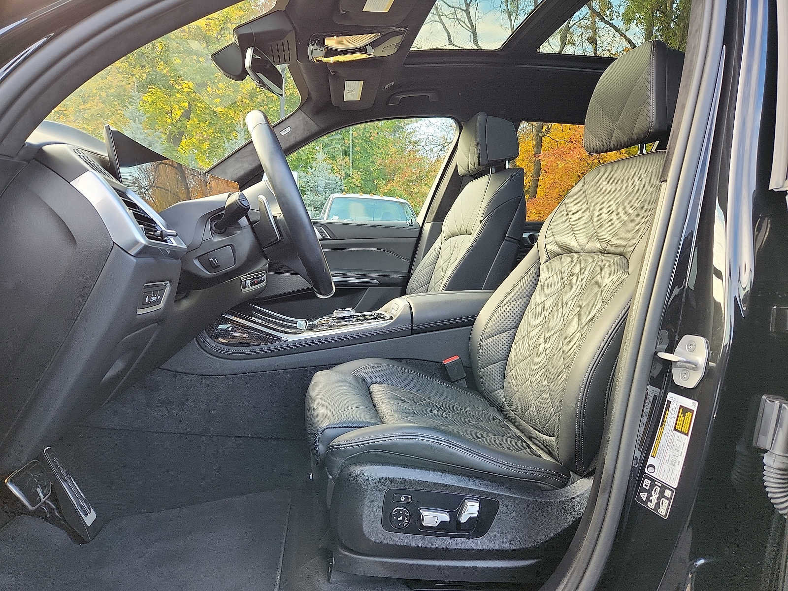 Certified 2024 BMW X7 xDrive40i w/ Executive Package image 13