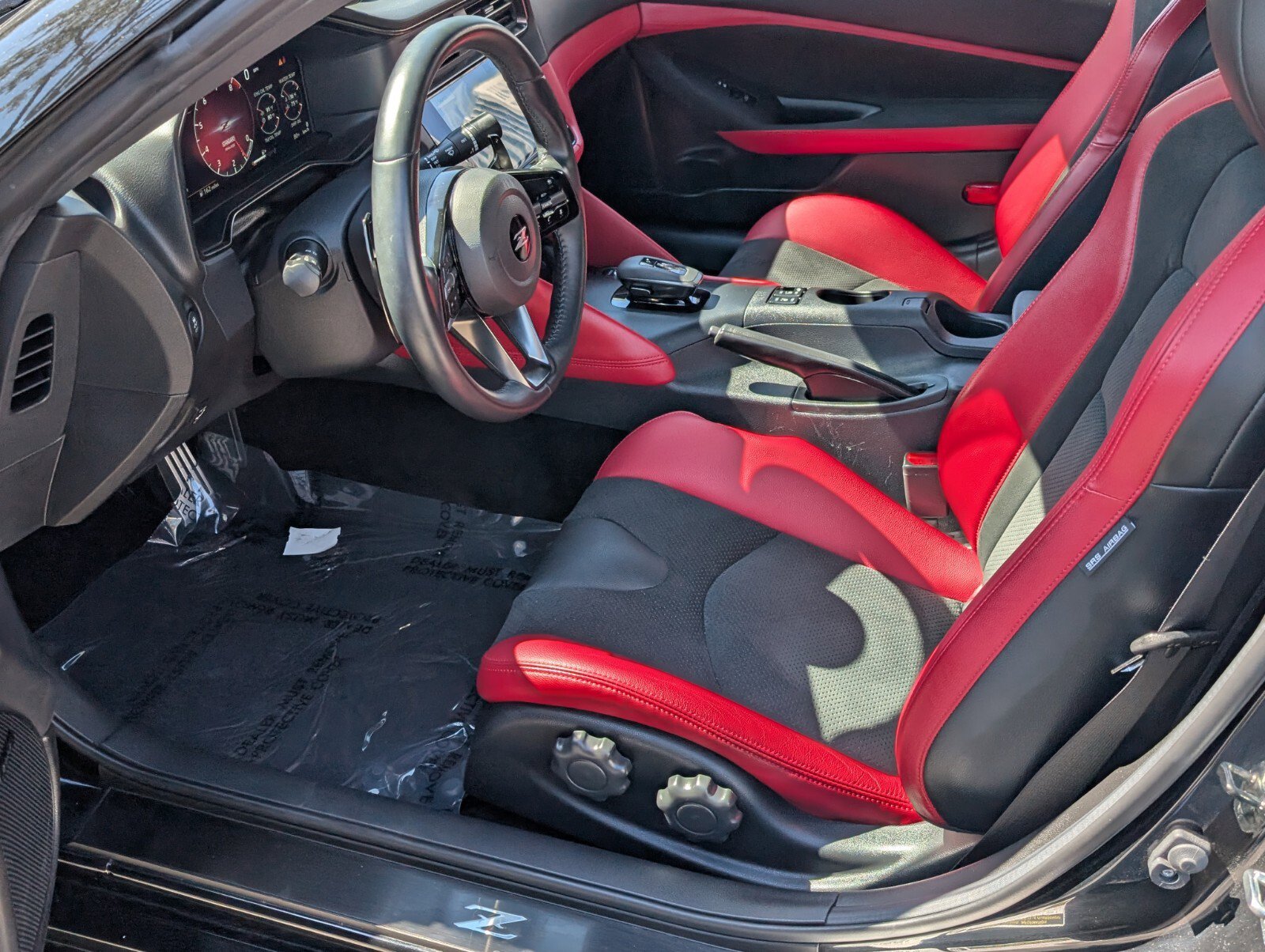 Certified 2024 Nissan Z Performance w/ Floor Mat Package image 11