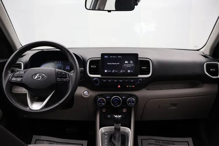 Used 2025 Hyundai Venue SEL FWD image 19